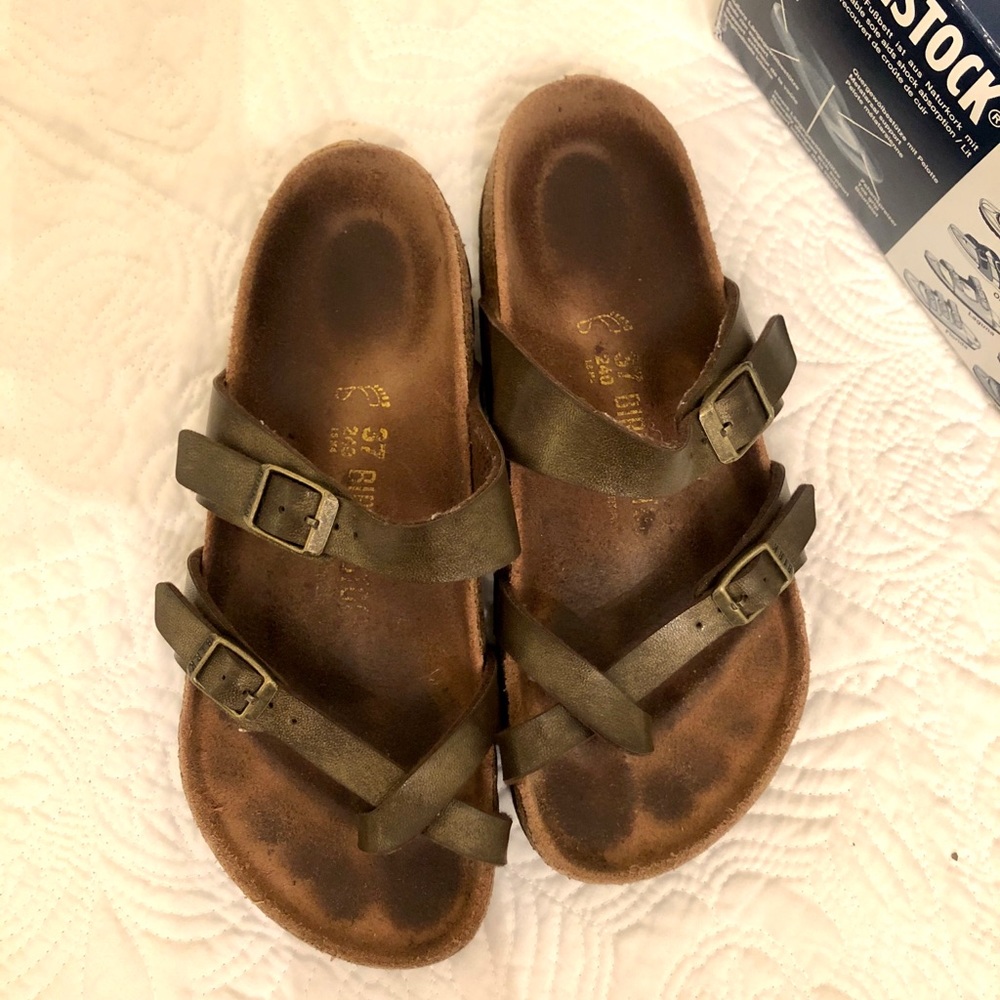 Birkenstock’s Mayari in Golden Brown